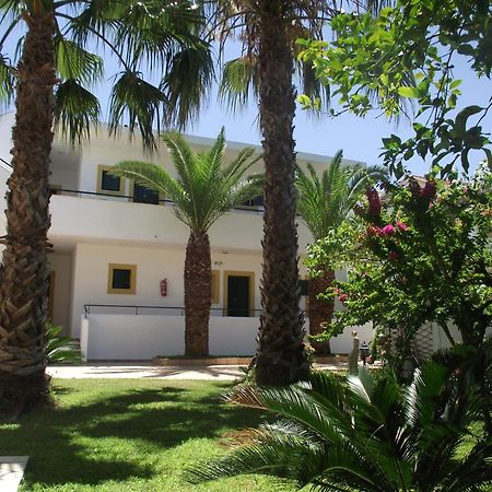 Oasis Beach Club Kavos Exterior photo
