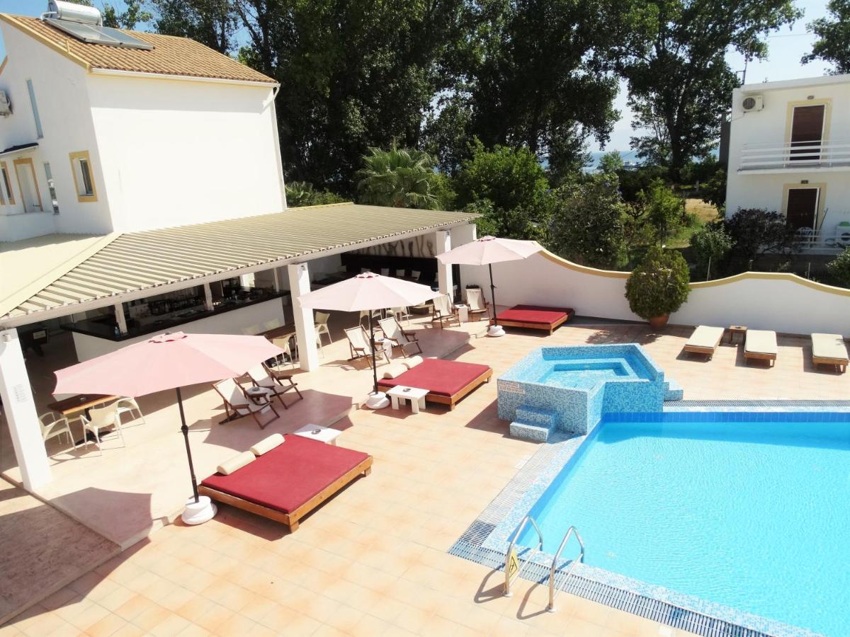 Oasis Beach Club Kavos Exterior photo
